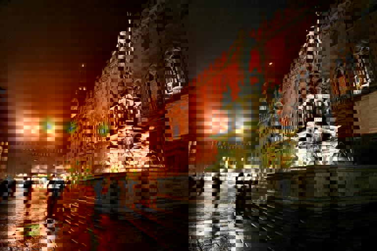 Vecinos recuperan una antigua fuente y revitalizan la plaza principal del barrio